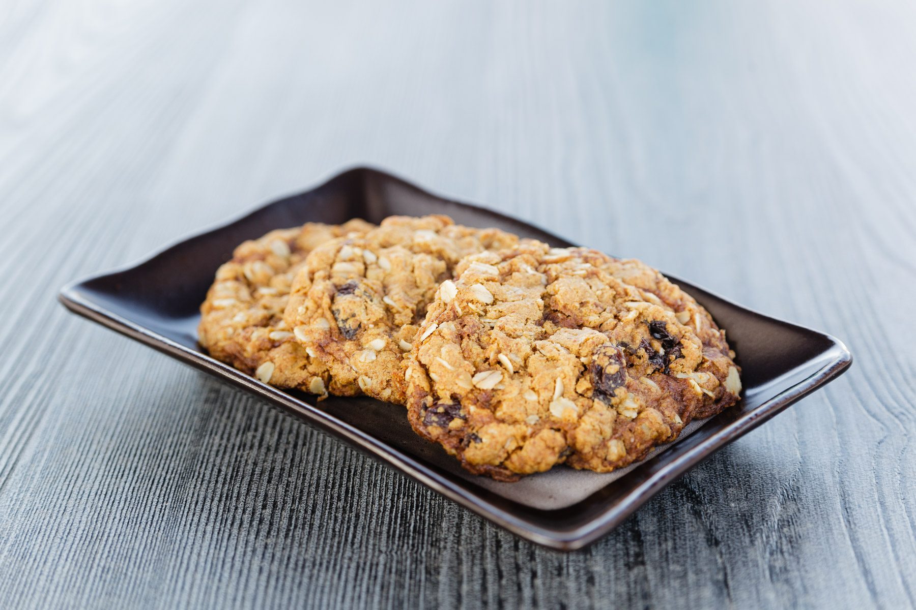 CRISPY, VEGAN OATMEAL COOKIES (GF) Hannah Larson