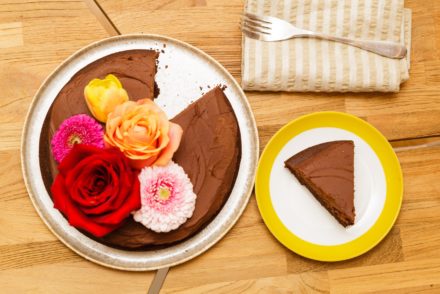 CHOCOLATE BEETROOT CAKE [VEGAN + GF OPTION]